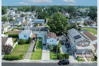 459 Roquette Avenue, Floral Park, NY 11001 - Photo 19
