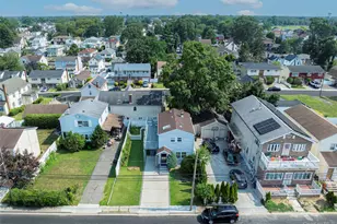 459 Roquette Ave, Floral Park, NY 11001 - Photo 19