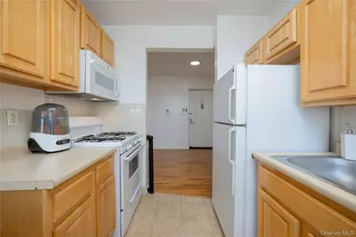 2023 Belmont Avenue #5C, Bronx, NY 10457 - Photo 7