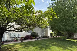 252 Barn Swallow Ct, Manorville, NY 11949 - Photo 3