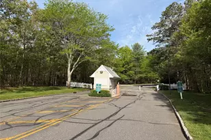 252 Barn Swallow Ct, Manorville, NY 11949 - Photo 7