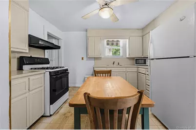 28 Cross Street, Locust Valley, NY 11560 - Photo 11