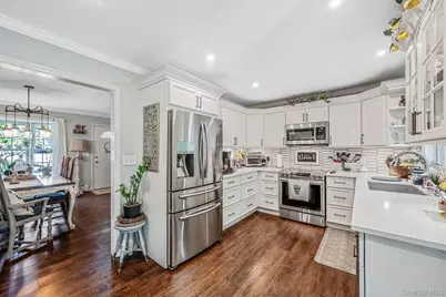 53 Mobrey Lane, Smithtown, NY 11787 - Photo 7