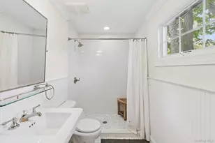 24 Baycrest Ave, Westhampton, NY 11977 - Photo 17