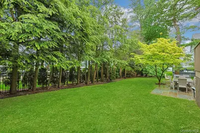 305 Stratton Road, New Rochelle, NY 10804 - Photo 31