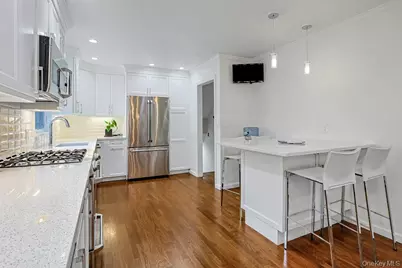 305 Stratton Road, New Rochelle, NY 10804 - Photo 11
