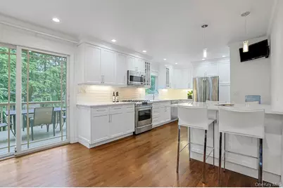 305 Stratton Road, New Rochelle, NY 10804 - Photo 5