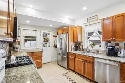 75 Chestnut Avenue, Pelham, NY 10803 - Photo 17