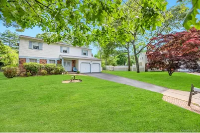 32 Chatham Woods Drive, Centereach, NY 11720 - Photo 3