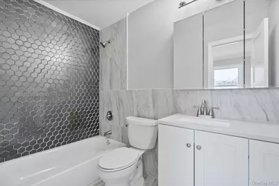 7600 Main Road #Unit 1, East Marion, NY 11939 - Photo 11