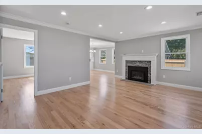 7600 Main Road #Unit 1B, East Marion, NY 11939 - Photo 3