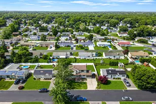 11 Windsor St, Islip, NY 11751 - Photo 5