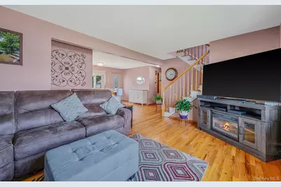 11 Windsor Street, Islip, NY 11751 - Photo 9