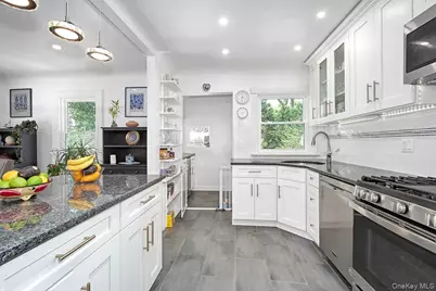 88 Smith Avenue, White Plains, NY 10605 - Photo 9