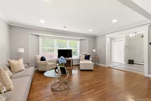 60 Tulipwood Dr, Commack, NY 11725 - Photo 5