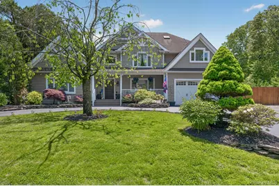 322 Rose Lane, Smithtown, NY 11787 - Photo 3