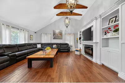 322 Rose Lane, Smithtown, NY 11787 - Photo 5