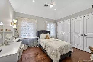 322 Rose Ln, Smithtown, NY 11787 - Photo 23