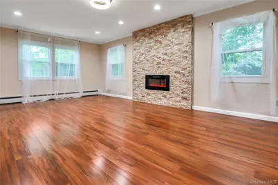 40 Seabrook Lane, Stony Brook, NY 11790 - Photo 3
