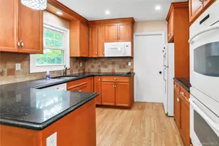 40 Seabrook Ln, Stony Brook, NY 11790 - Photo 5