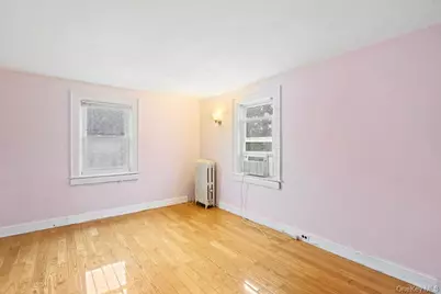 43 Van Nostrand Avenue, Great Neck, NY 11024 - Photo 15