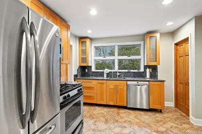 43 Van Nostrand Avenue, Great Neck, NY 11024 - Photo 9