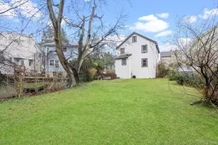 43 Van Nostrand Ave, Great Neck, NY 11024 - Photo 23