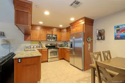 402 Okeefe Court, Oakdale, NY 11769 - Photo 5