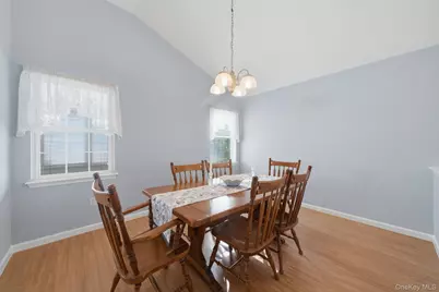 40 Willow Court, Manorville, NY 11949 - Photo 5