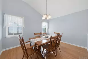 40 Willow Ct, Manorville, NY 11949 - Photo 5