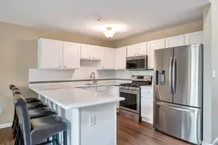 194 Gothic Cir, Manorville, NY 11949 - Photo 7