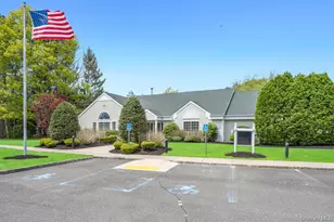 194 Gothic Cir, Manorville, NY 11949 - Photo 27