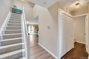 194 Gothic Cir, Manorville, NY 11949 - Photo 5