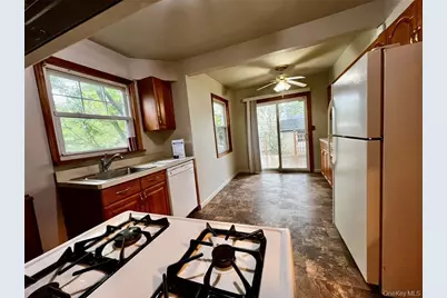 131 Goldenrod Avenue, Franklin Square, NY 11010 - Photo 5