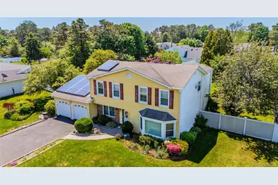 8 Lisa Court, Medford, NY 11763 - Photo 3