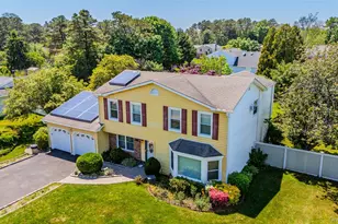 8 Lisa Ct, Medford, NY 11763 - Photo 3