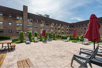 25 Elizabeth Street #2N, Farmingdale, NY 11735 - Photo 3