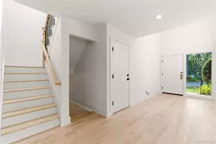 67 Short Way, Roslyn Heights, NY 11577 - Photo 3