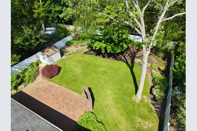 75 Summit Drive, Smithtown, NY 11787 - Photo 7