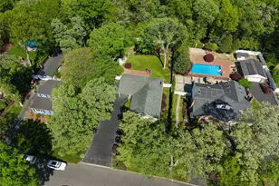 75 Summit Dr, Smithtown, NY 11787 - Photo 9
