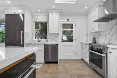 16 Warwick Place, Port Washington, NY 11050 - Photo 13