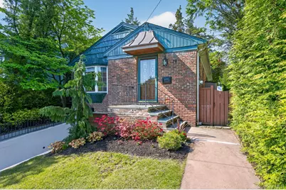 16 Warwick Place, Port Washington, NY 11050 - Photo 3