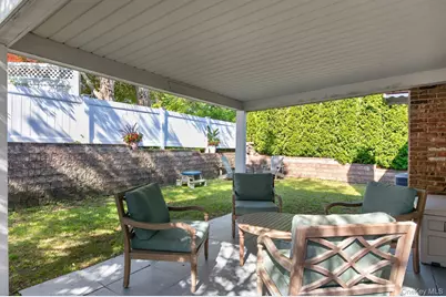 16 Warwick Place, Port Washington, NY 11050 - Photo 5