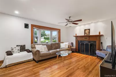 187 Commonwealth Avenue, Massapequa, NY 11758 - Photo 7
