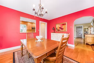 215 Melville Road, Farmingdale, NY 11735 - Photo 9