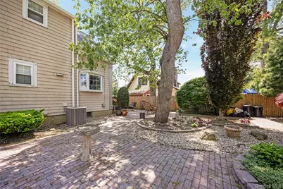 215 Melville Road, Farmingdale, NY 11735 - Photo 23