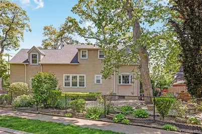 215 Melville Road, Farmingdale, NY 11735 - Photo 31
