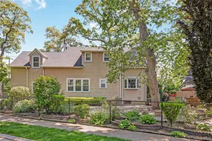 215 Melville Rd, Farmingdale, NY 11735 - Photo 31