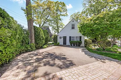 215 Melville Road, Farmingdale, NY 11735 - Photo 23