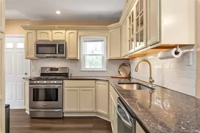 40 6th Avenue, New Hyde Park, NY 11040 - Photo 5